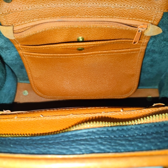 Dooney and Bourke "Whispers of Lace" Black All Weather Leather Shoulder/Hand Bag - Picture 13 of 16